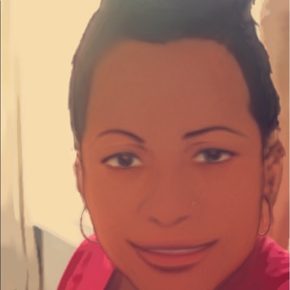 Profile Picture of Rhonda Casey (@rhonda_casey) on Poshmark