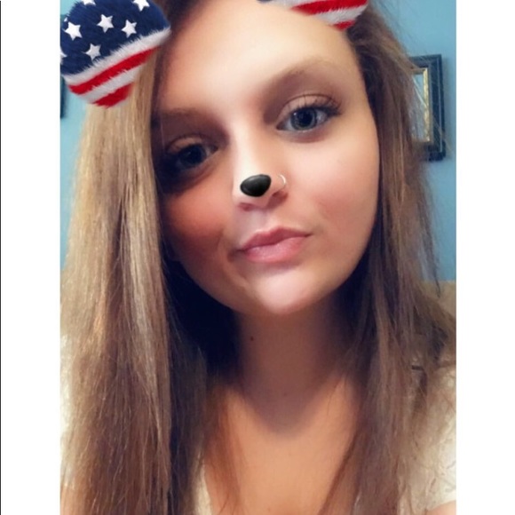 Profile Picture of Halie Knight (@hrk26) on Poshmark