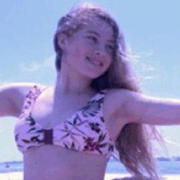 Profile Picture of Rita Mathews (@mamarita143) on Poshmark