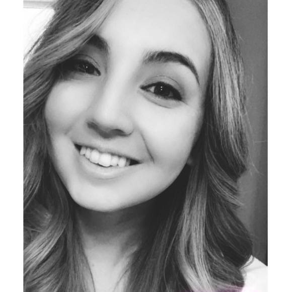 Profile Picture of Ashley Branstetter (@aleybranstetter) on Poshmark