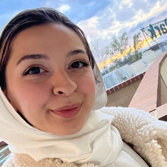 Profile Picture of Ruqayya Attiyeh (@ruq_att) on Poshmark