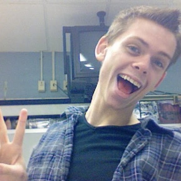 Profile Picture of Ryan Batchelor (@ryanbatchelor) on Poshmark