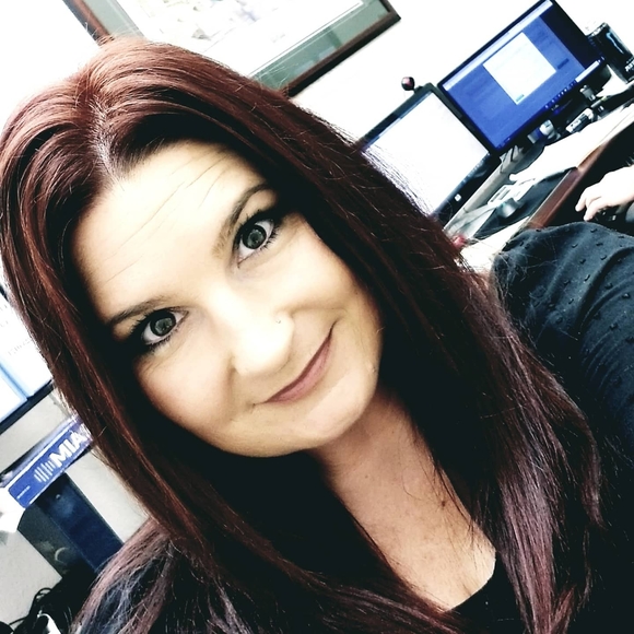 Profile Picture of Teddi Tusler (@teddiwhite7) on Poshmark