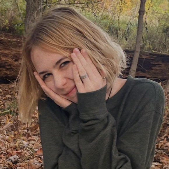 Profile Picture of Sissy Jeckel (@sssissyyy) on Poshmark