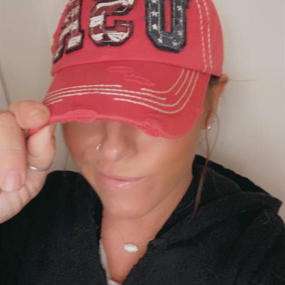 Profile Picture of Jessica Elms (@jesselms) on Poshmark