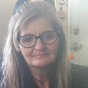 Profile Picture of April Walters (@foreverwalters) on Youtube