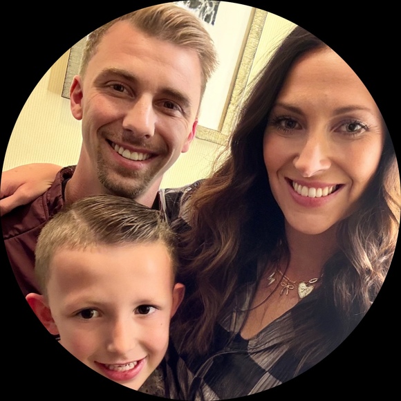 Profile Picture of Macy Starwalt (@macyd1992) on Poshmark