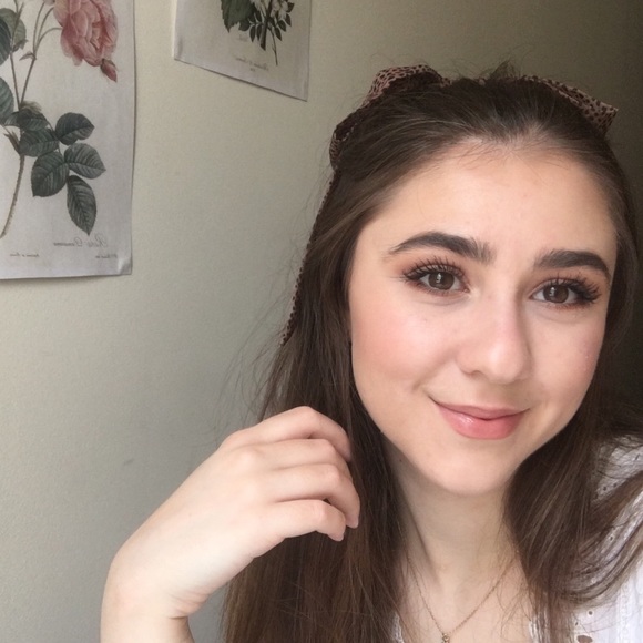 Profile Picture of Julia Boyd (@julesboyd) on Poshmark