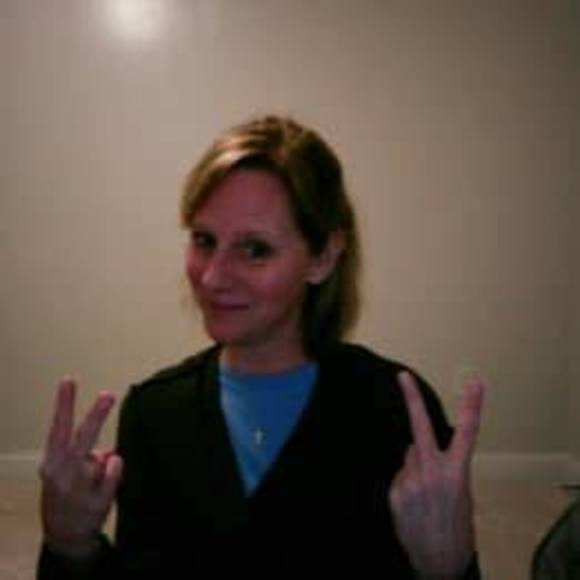 Profile Picture of Kim Fagan (@kimcfsgan) on Poshmark