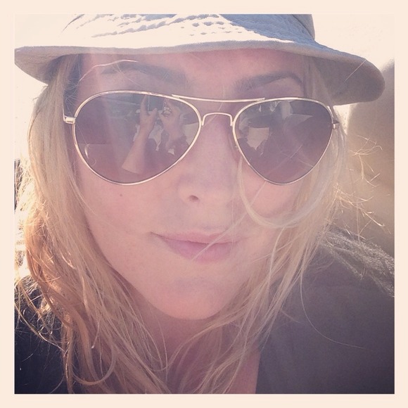 Profile Picture of Kate Lindgren (@ktbean78) on Poshmark