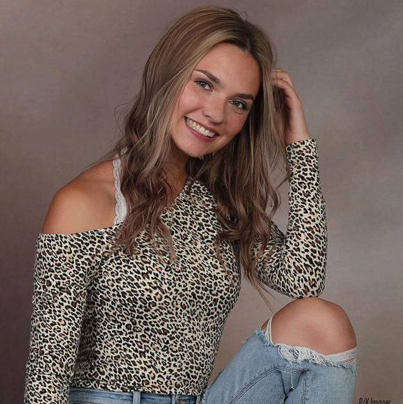 Profile Picture of Addison Johnson (@addisonjohns258) on Poshmark