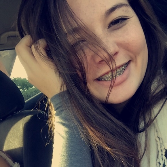 Profile Picture of Taylor Littreal (@taylorlittreal) on Poshmark