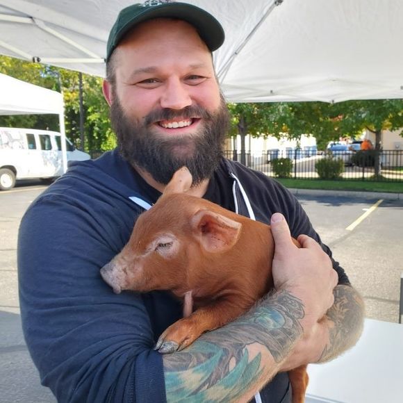 Profile Picture of Eric Jaurena (@ericjaurena) on Poshmark