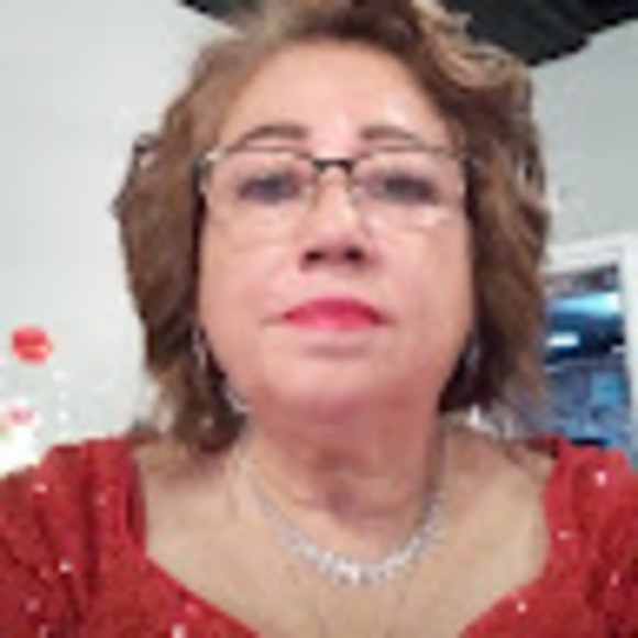 Profile Picture of Yolanda Bedolla (@yolanda_bedolla) on Poshmark