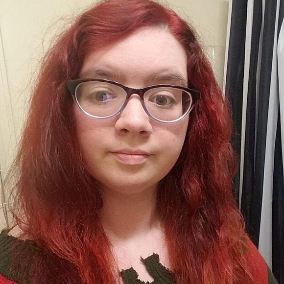Profile Picture of Kristin Thompson (@ghoulgirl8395) on Poshmark