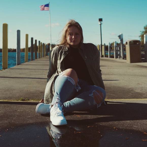 Camryn Buskirk - Poshmark Profile Picture of Camryn Buskirk (@camrynmariah) on Poshmark