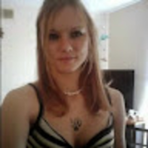 Profile Picture of Kortney Deuser (@kortneydeuser) on Poshmark