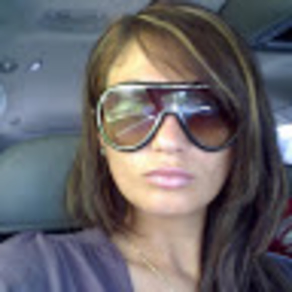 Profile Picture of Rosie Avramidis (@roroave) on Poshmark