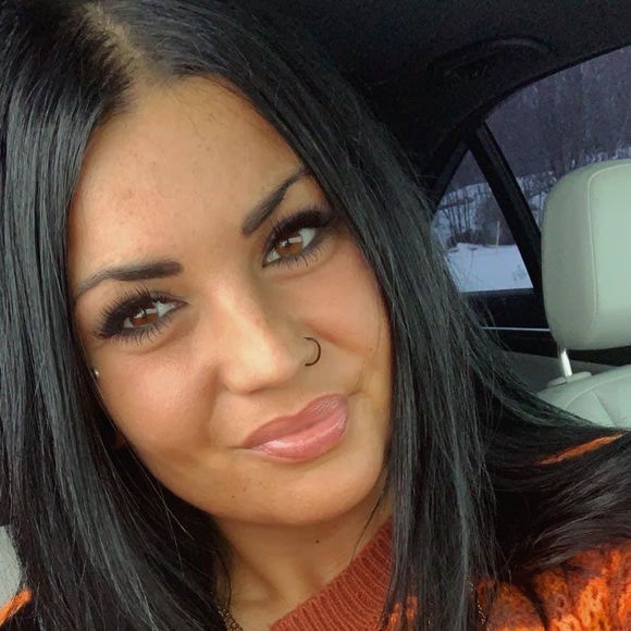 Profile Picture of Julia Deschênes (@deschenesjulia) on Poshmark