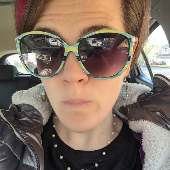 Profile Picture of Meredy Ayers (@alphabetcity84) on Poshmark