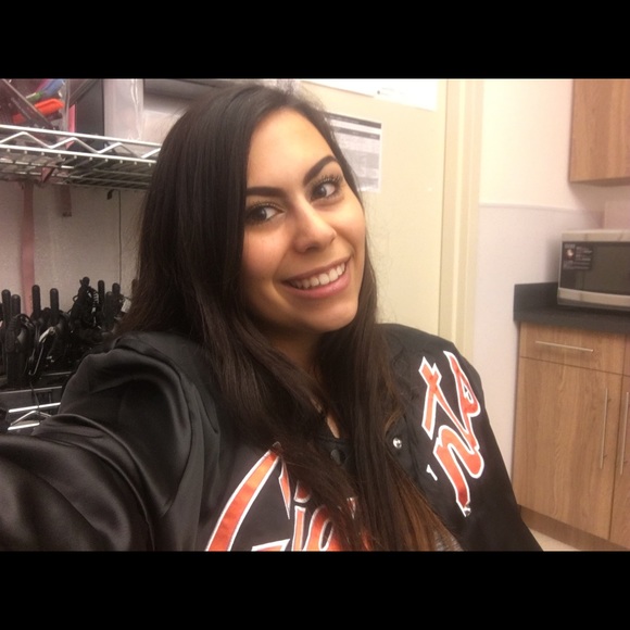 Profile Picture of Kaity Tragoutsis (@kaitytrag) on Poshmark