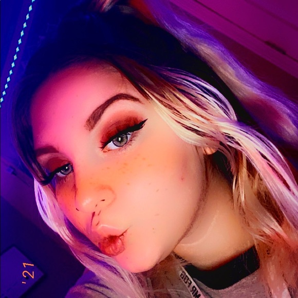 Profile Picture of Morgan Hires (@morganhires04) on Poshmark