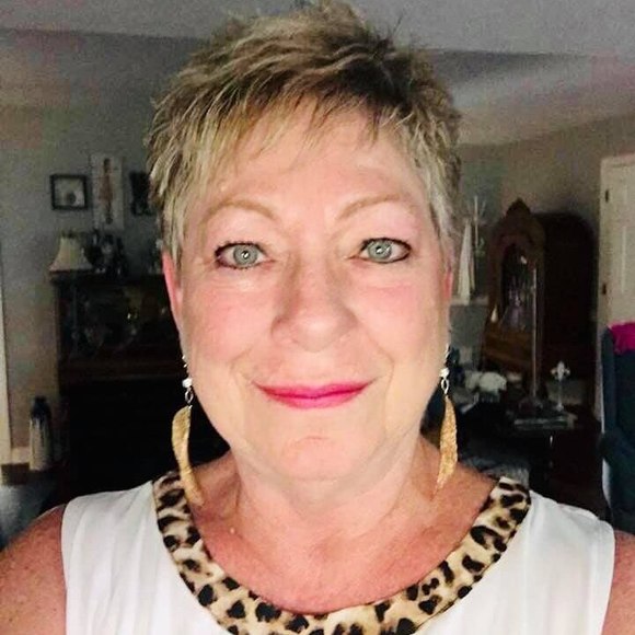 Profile Picture of Yvonne Lehring (@ylehring) on Poshmark