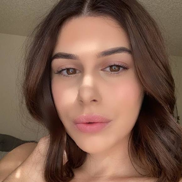 Profile Picture of Alexandria Kent (@alexandriakentt) on Poshmark