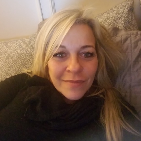 Profile Picture of Charlene Shelinsky (@ggsplace) on Poshmark