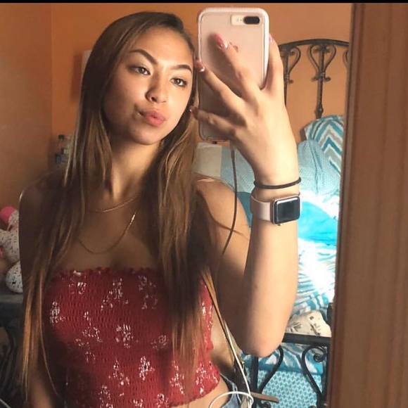 Profile Picture of Jasmine Nguyen (@chiinaaaa) on Poshmark