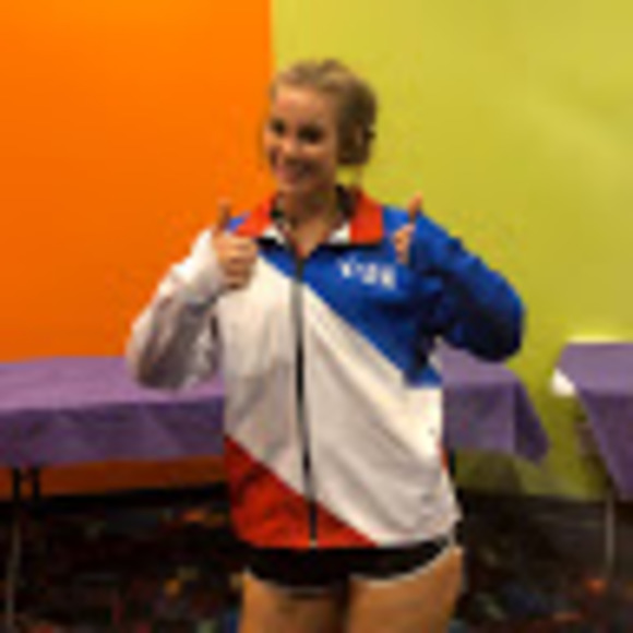 Profile Picture of Samantha Upham (@samanthaupham) on Poshmark