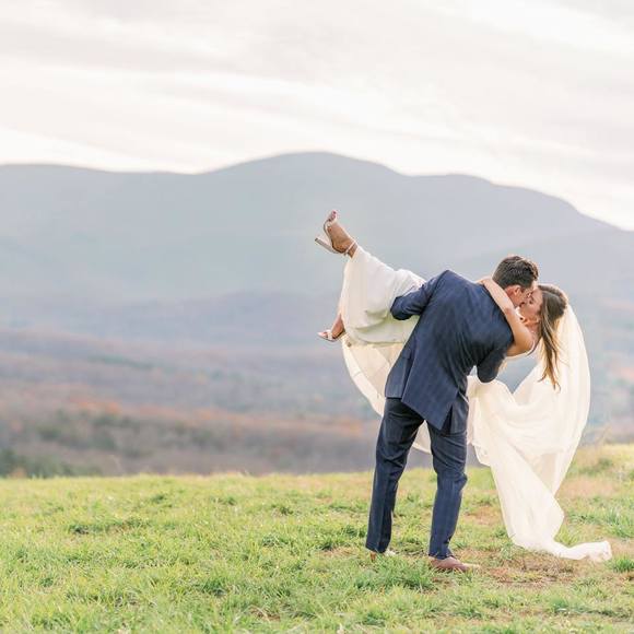 Brenna Symoniak - Poshmark Profile Picture of Brenna Symoniak (@bsymoniak) on Poshmark