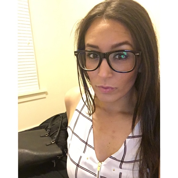 Profile Picture of Teresa Kudrenetsky (@tessas_closet) on Poshmark