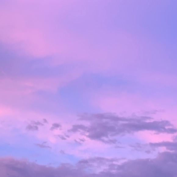 Profile Picture of Amy Button (@abutton2) on Poshmark