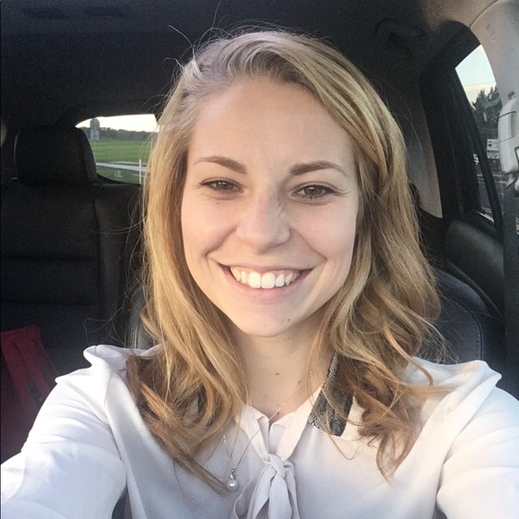 Profile Picture of Aubrie Jervis (@aubriejay) on Poshmark