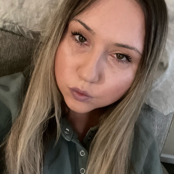 Profile Picture of Christina Randazzo (@chrissyrandazzo) on Poshmark