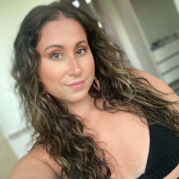 Profile Picture of Brianna Devincentis (@bdevincentis1) on Poshmark