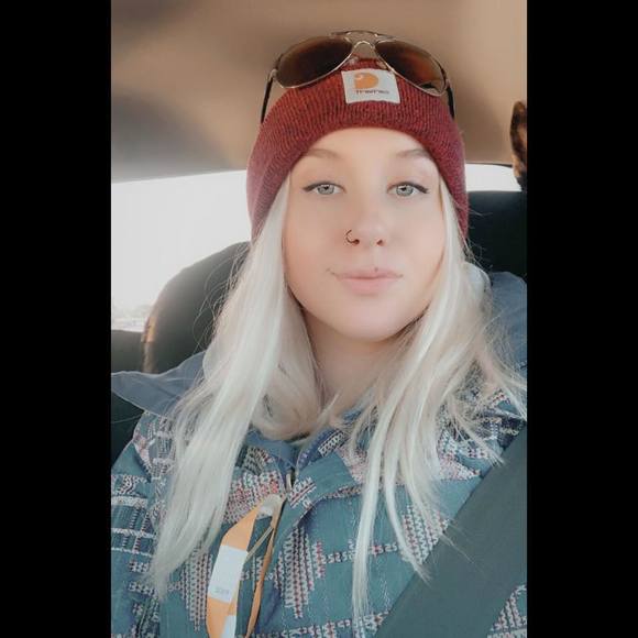 Profile Picture of Ronnie Carpenter (@anndakota) on Poshmark