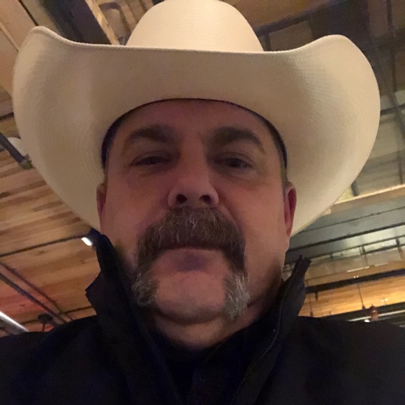 Profile Picture of Brent Willey (@brent_willey) on Poshmark