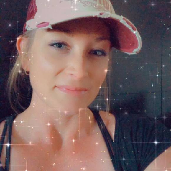 Profile Picture of Sarah Rice (@sswellness86) on Poshmark