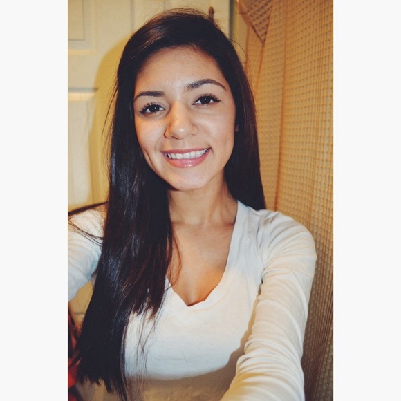 Profile Picture of Julia Sotomayor (@juliasotomayor) on Poshmark