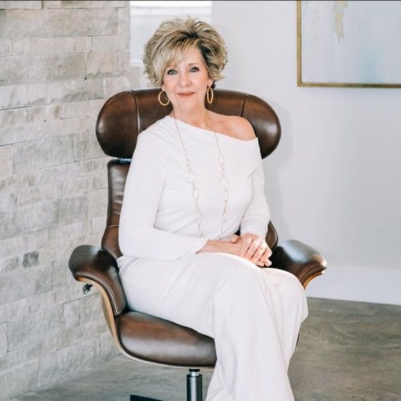 Profile Picture of Tracie Cannon (@tracieradean) on Poshmark