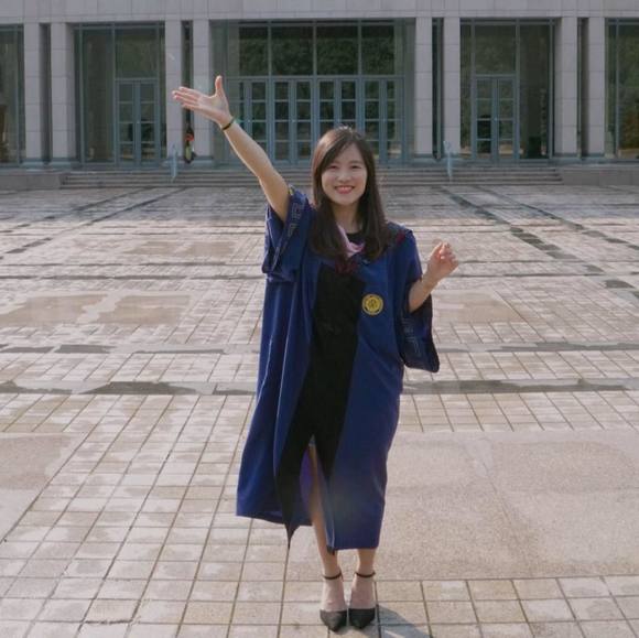 Profile Picture of Yun Li (@l90142) on Poshmark