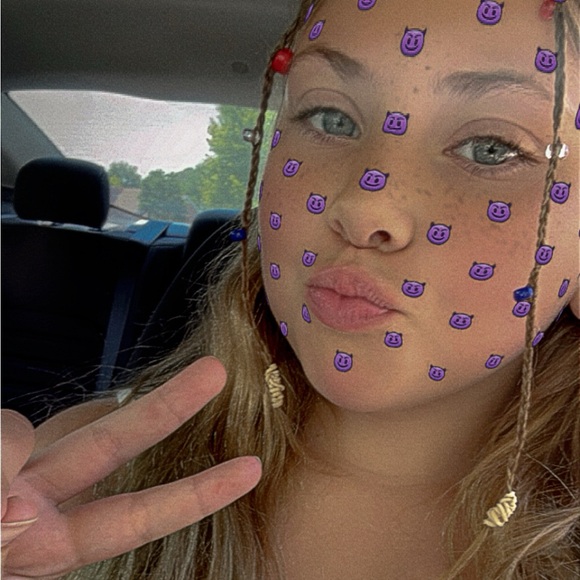 Profile Picture of Brylee Lemmons (@bryleelemmons) on Poshmark
