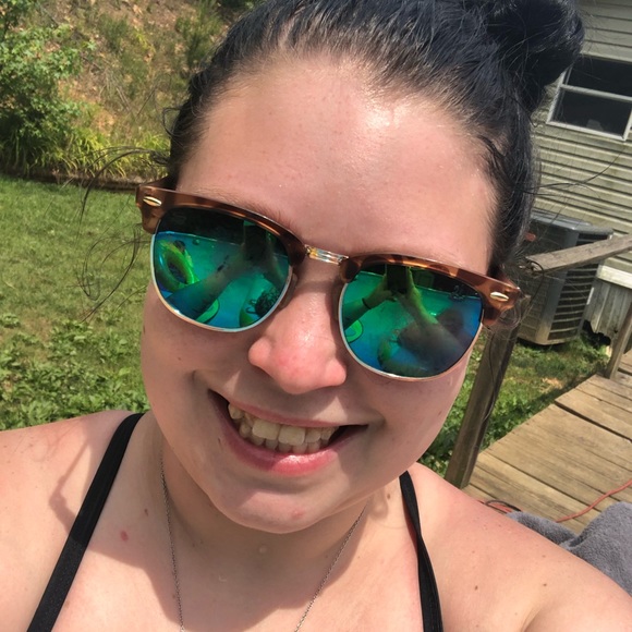 Rachel Tootle - Poshmark Profile Picture of Rachel Tootle (@tootle050215) on Poshmark