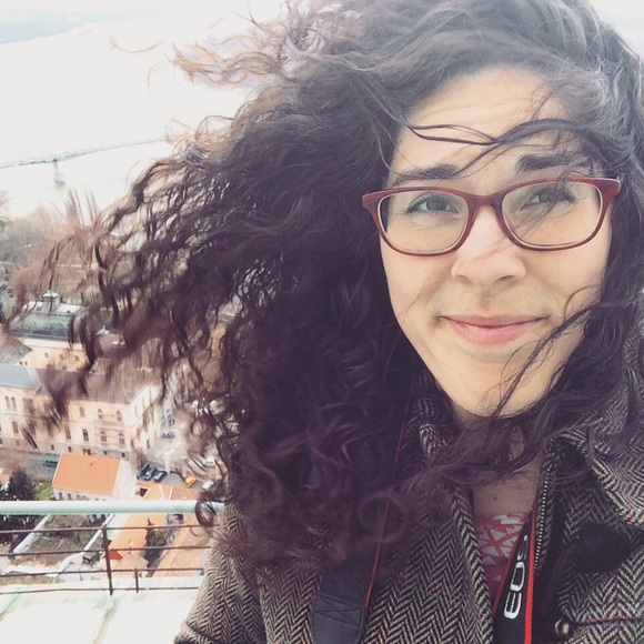 Profile Picture of Lisa Prins (@iamsparkslp) on Poshmark