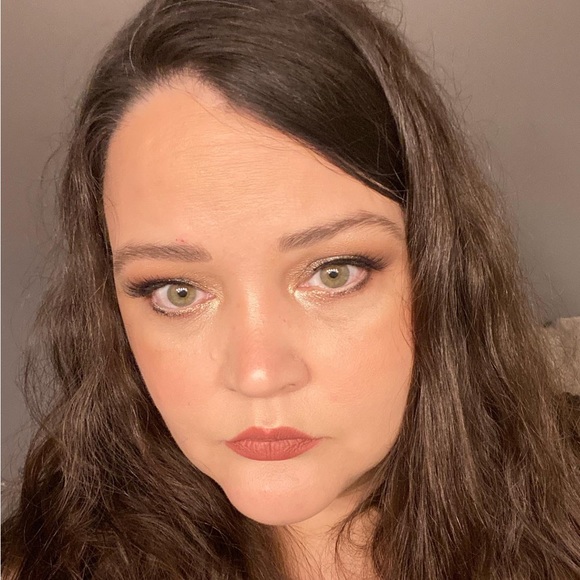Profile Picture of Joleen Ludwig (@joleen_ludwig) on Poshmark