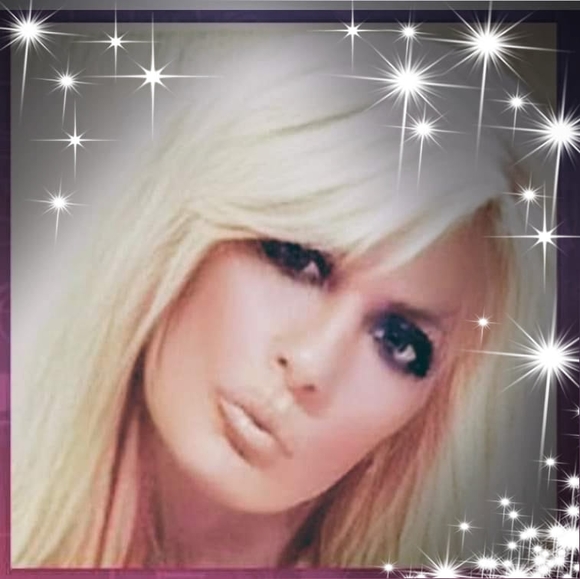 Profile Picture of Leslie Anzelc (@cowgirlzcaz) on Poshmark