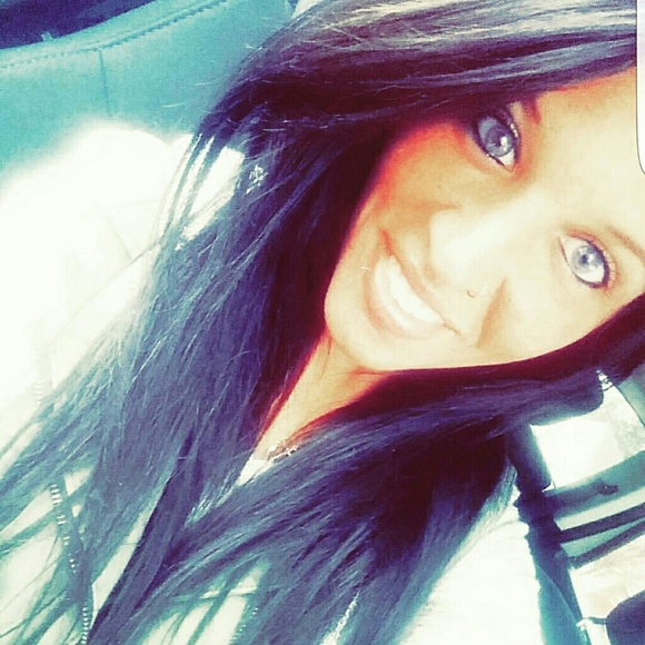Profile Picture of Sarahbeth Ahlers (@sarahbeth712) on Poshmark