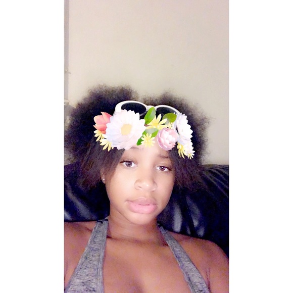 Profile Picture of Shea Lawrence (@theyloveshea) on Poshmark